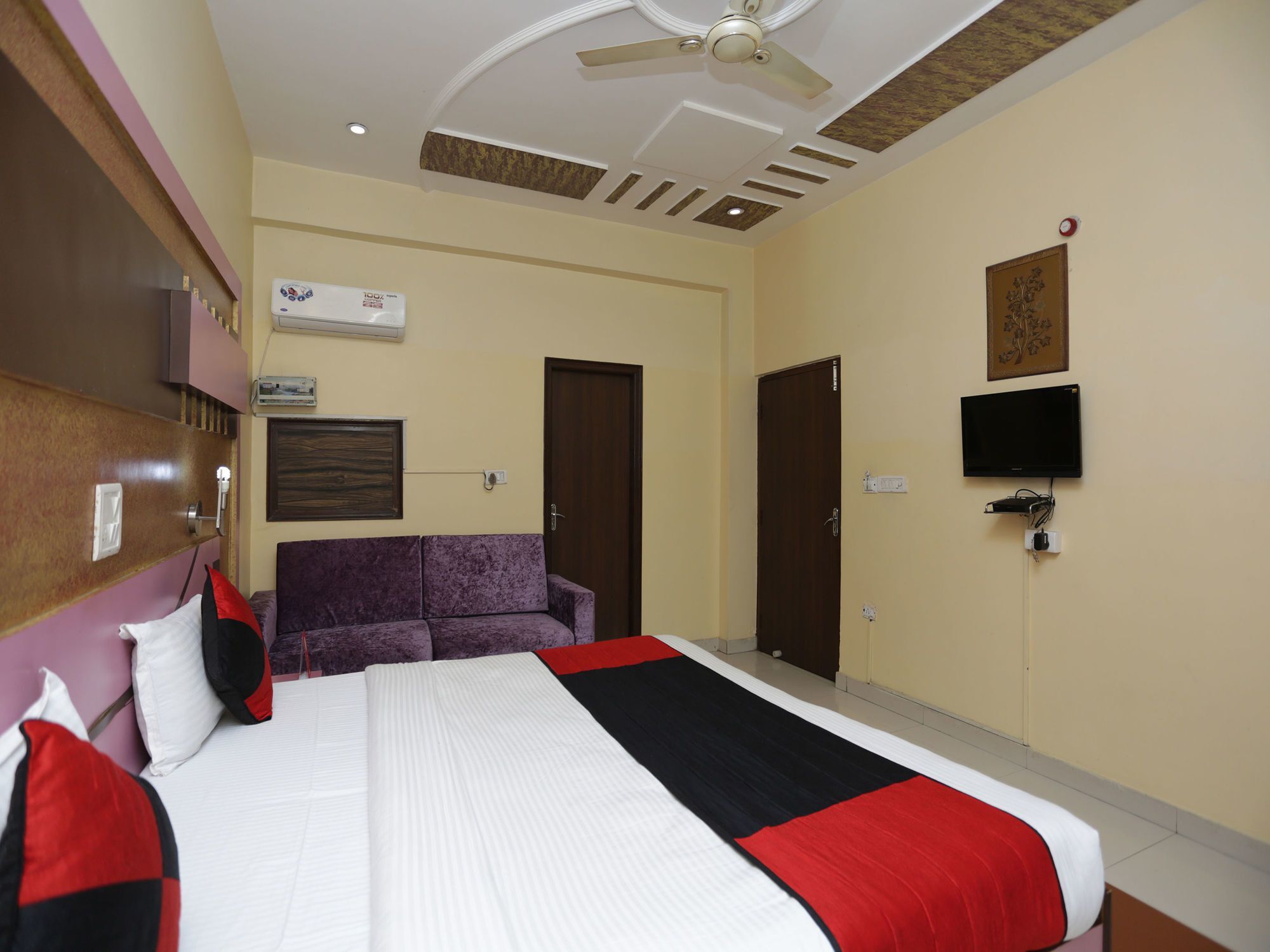 Oyo 12221 Hotel M House อัครา ภายนอก รูปภาพ
